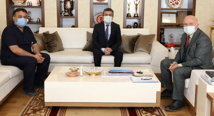 Müdür Bedir’den Başkan Sekmen’e teşekkür plaketi