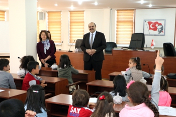 Öğrenciler sordu, Orhan belediyeciliği anlattı
