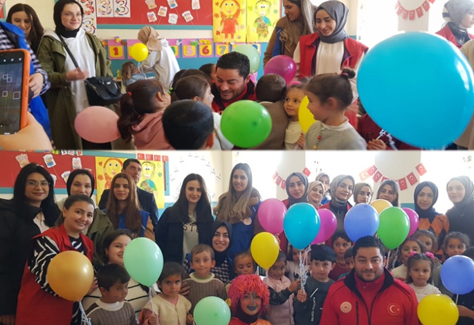 Öğrencilere bileklik tasarladılar