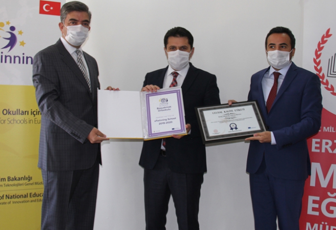 Öğretmenler kalite etiketi belgelerini aldı