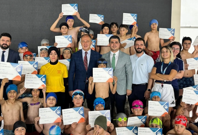 Onlar artık sertifikalı yüzücü