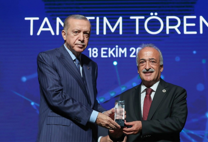 Rektör Çomaklı’ya ikinci ödül