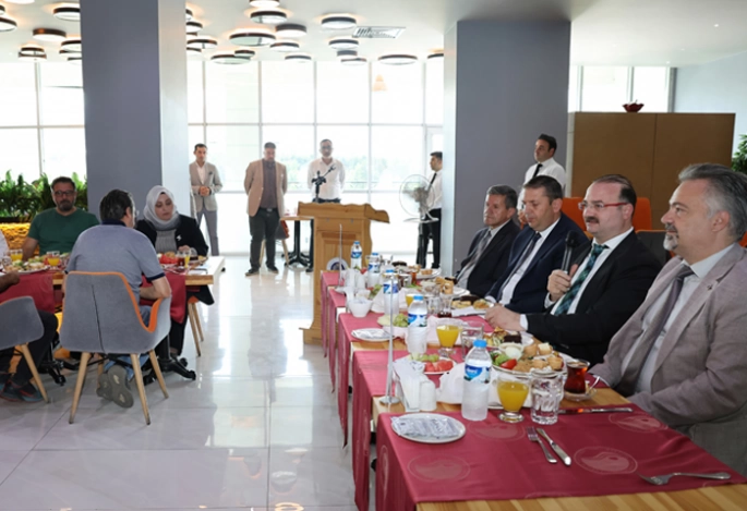 Rektör Hacımüftüoğlu okul yöneticileriyle buluştu