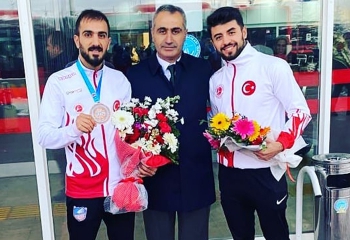 Şampiyon gibi karşılandı
