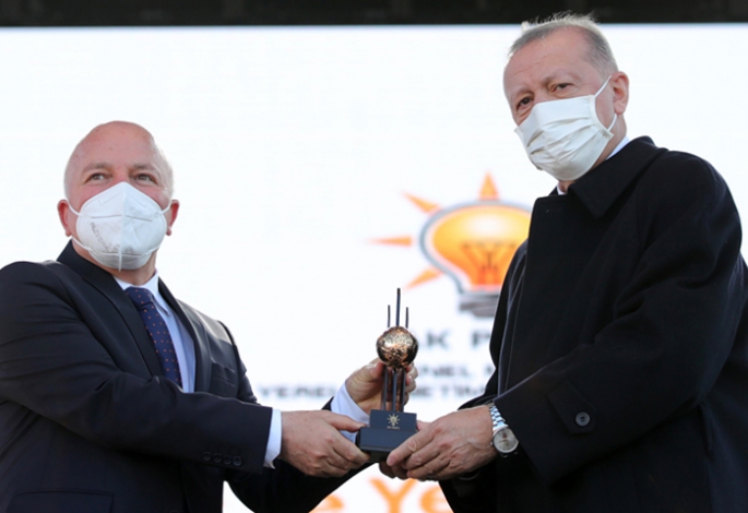 Sekmen'e gençlik yatırımları özel ödülü