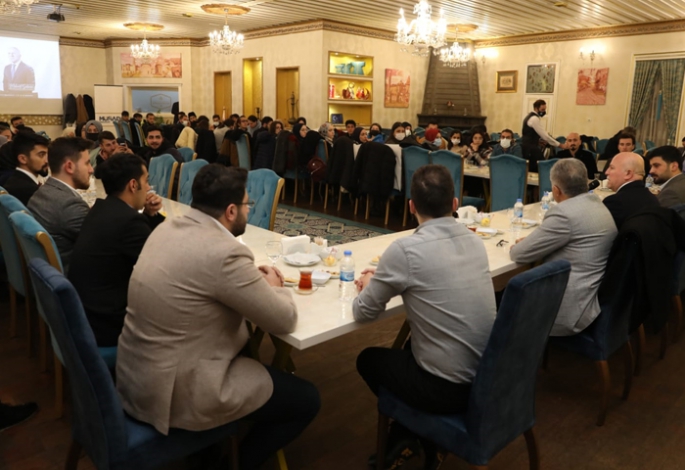 Sekmen, tecrübelerini gençlerle paylaştı