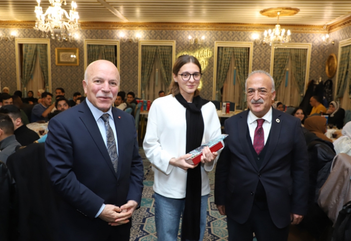 Sekmen ve Çomaklı öğrencilerle iftarda buluştu