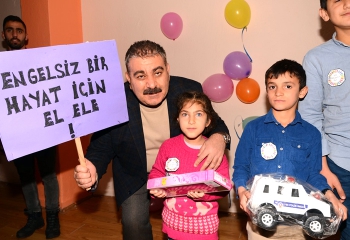 Sunar: Özel öğrencilerle bir araya geldi