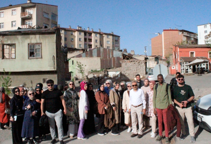 Tarihi şahsiyetlerin mezarları gün yüzüne çıkarılmalı