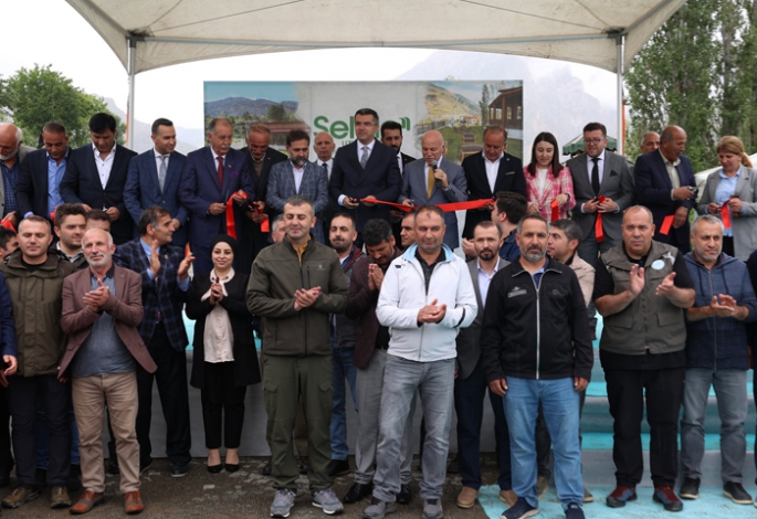 Tortum Şelalesi yenilenen yüzüyle büyülüyor