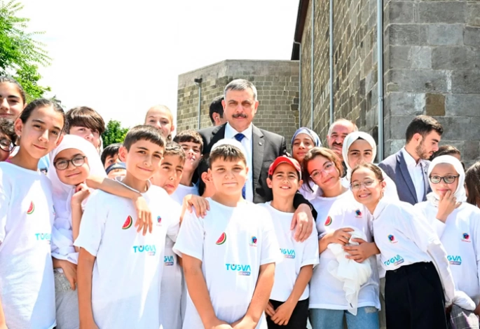 TÜGVA 6 bin çocuğu camide buluşturdu