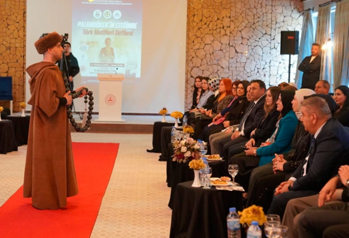 Türk Motifleri Defilesi beğeni topladı