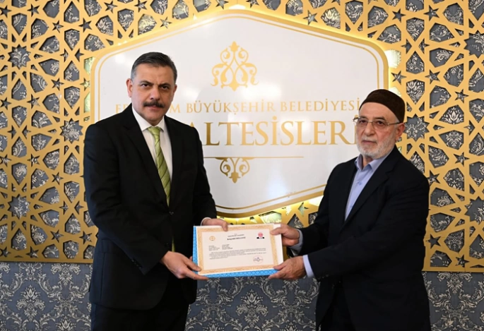 Türkiye 3.sü Müezzine Vali Çiftçi’den başarı belgesi