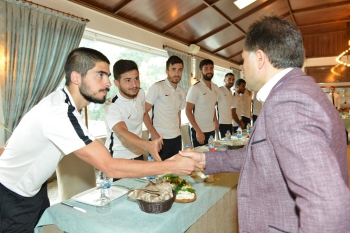 Uçar'dan futbolculara pirim jesti