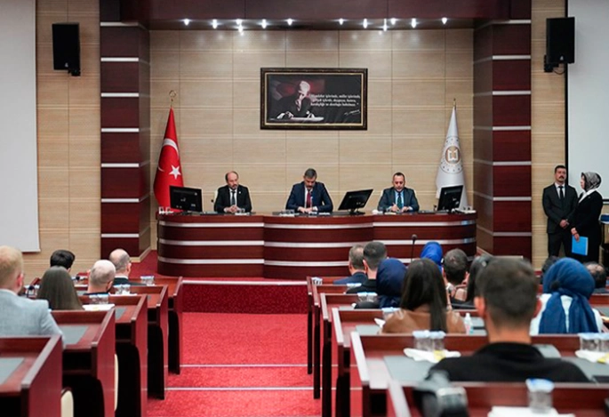 Vali Çiftçi’den  ETÜ’lülere Jest