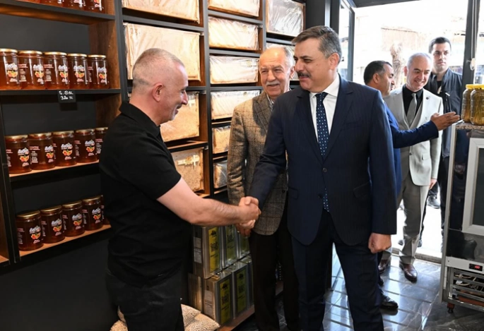 Vali Çiftçi esnaf ziyaretinde