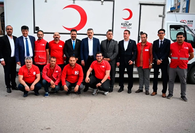 Vali Çiftçi kan bağışı rekorunu yeniledi
