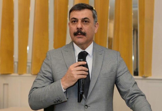 Vali Çiftçi: Önce biz öğrenip kendimizi yenileyeceğiz
