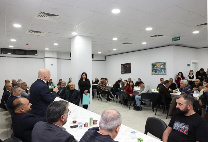 Vali Çiftçi ve Başkan Sekmen Cemevi'nde iftar yaptı