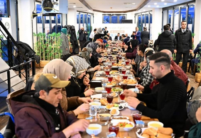 Vali Çiftçi yaşlılarla iftar etti