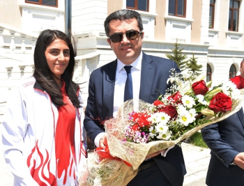 Vali Memiş başarıyı ödüllendirdi
