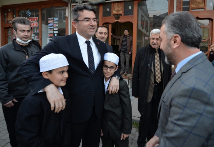 Vali Memiş, iftarda hafızlarla buluştu