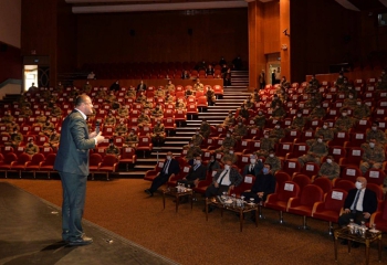 Vali Memiş: Nezaket ve silah uyarısında bulundu