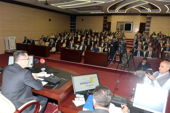 Vali Memiş, “Oturularak iş yapılmaz”