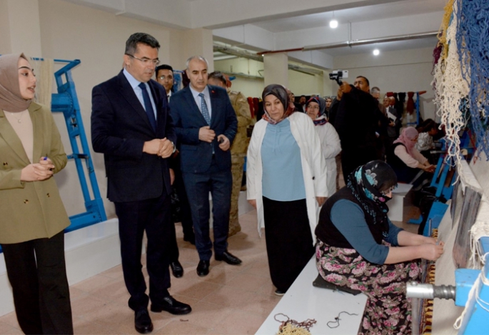 Vali Memiş’ten Karayazılı kadınlara teşekkür