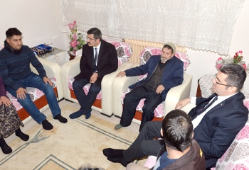 Vali Memiş, Yaralı Uzman Onbaşı Kaplan’ı ziyaret etti