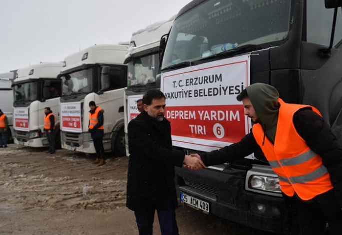 Yakutiye’nin yardım tırları deprem bölgesinde