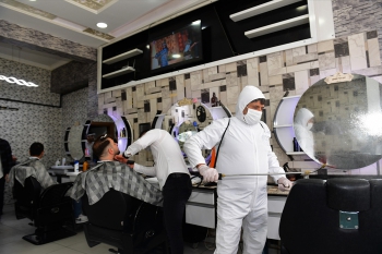 Yakutiye Zabıtası kuaförlere maske dağıttı