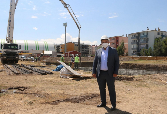 Yarı olimpik yüzme havuzu için temeller atıldı