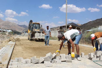Yoncalık Mahallesinde kilit taşı çalışmaları başladı