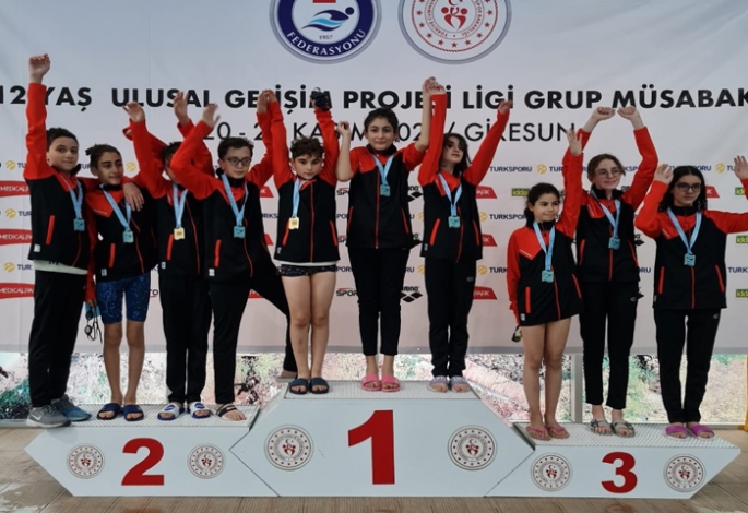 Yüzmede bronz madalyalar Erzurum’a